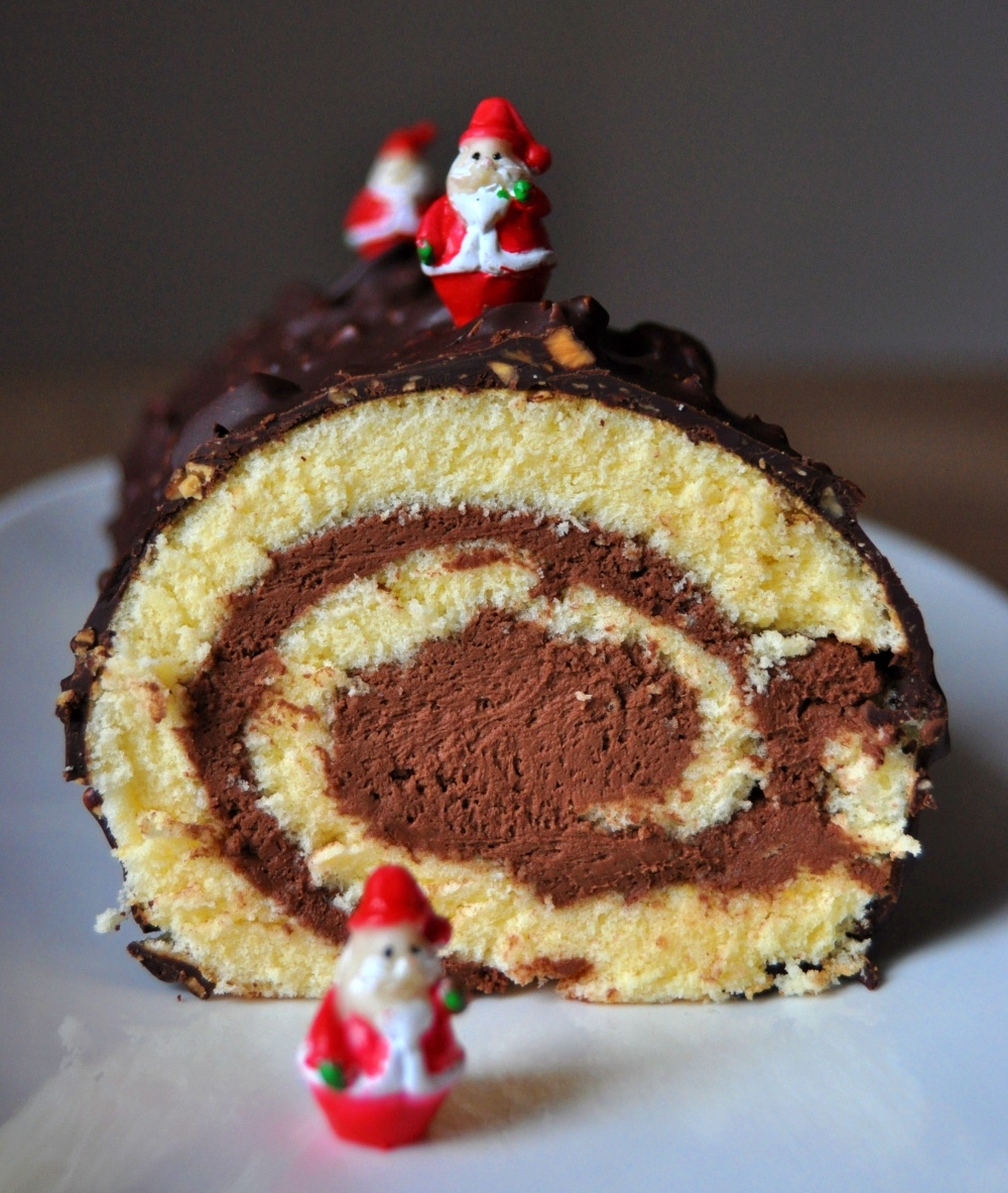 Bûche roulée chocolat – glaçage rocher