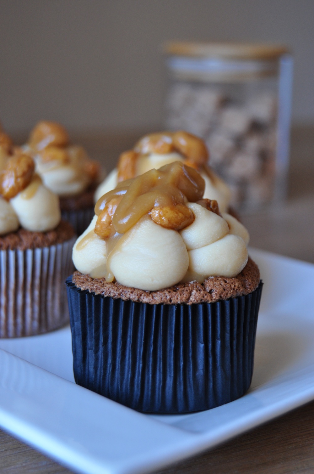 Cupcakes chocolat et caramel aux&nbsp;cacahuètes